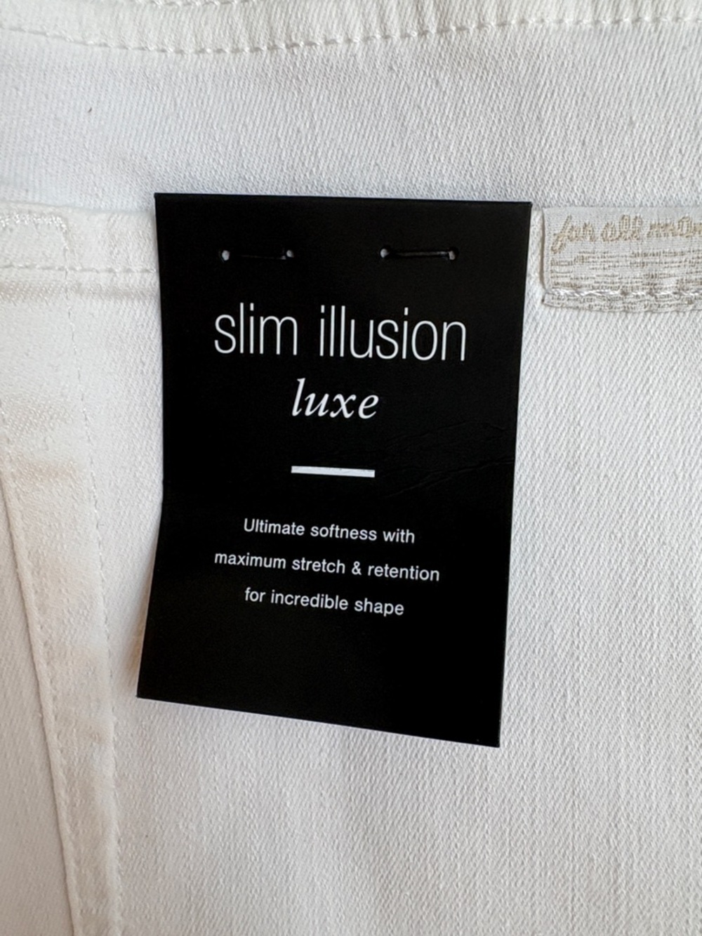 NWT 7 For All Mankind White Slim Illusion Jean. Size 28 - Picture 6 of 7